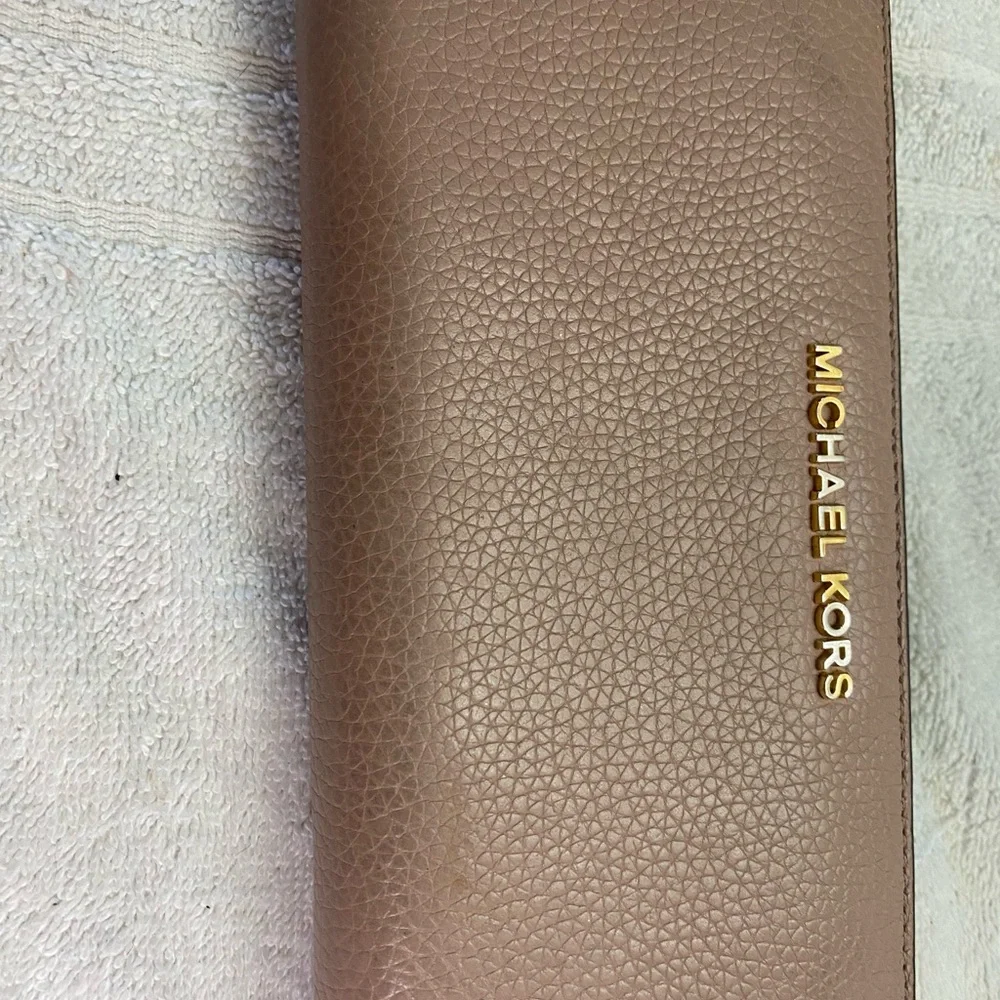 🇺🇸🇺🇸 SALE 🇺🇸🇺🇸 Michael Kors Tan Zip Around Pebbled Leather Wallet